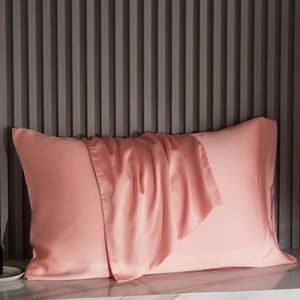 Set of 2 new silk pillowcases